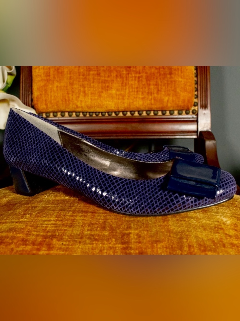 SIZE 8 J. Reneé "Gordi" Navy Lizard Embossed Bow Low Heels